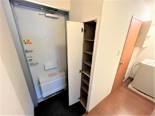 玄関　設備・仕様は号室により異なる為、現況を優先致します。