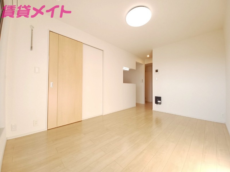 居室・リビング　反転タイプ参考写真