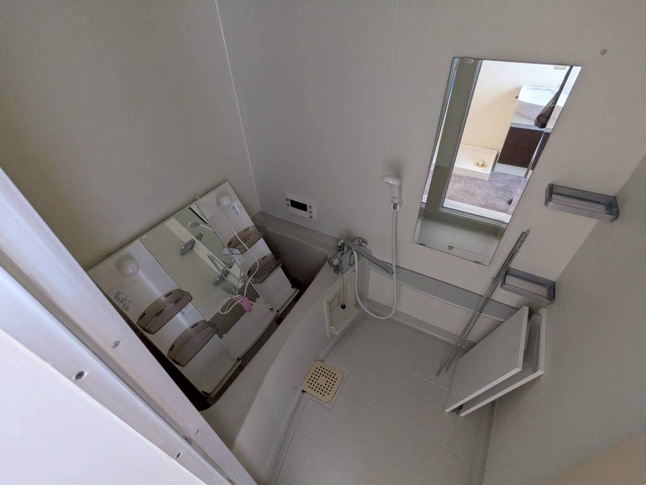 バス・シャワールーム　NYレジデンスいりなか 内装修繕前