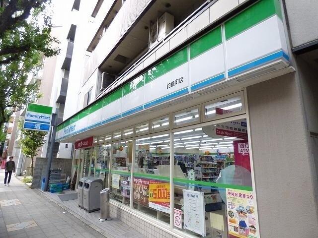 コンビニ　ファミリーマート（コンビニ）まで354m