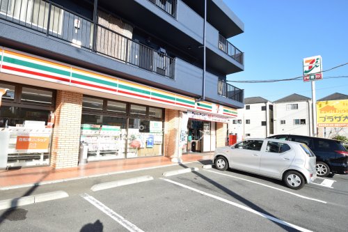 コンビニ　セブンイレブン横浜栄飯島町店（コンビニ）まで149m