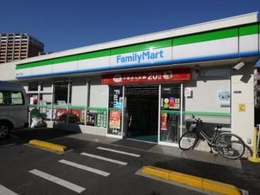 コンビニ　ファミリーマート赤羽北三丁目店（コンビニ）まで720m
