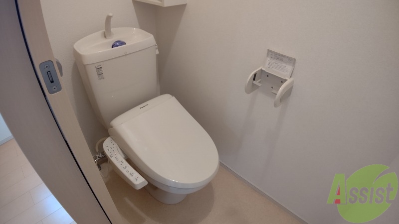 トイレ　温水機能トイレで毎日快適に使用できますね。