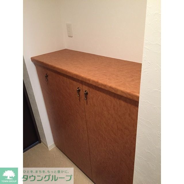 玄関　下足入
