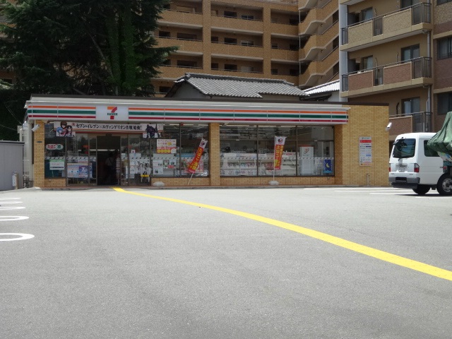 コンビニ　セブンイレブン宝塚南口2丁目店（コンビニ）まで530m