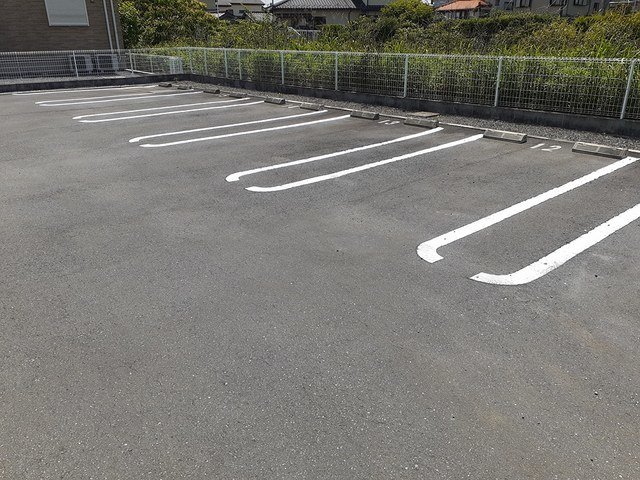 駐車場　車をお持ちの方に嬉しい駐車場付きの物件です