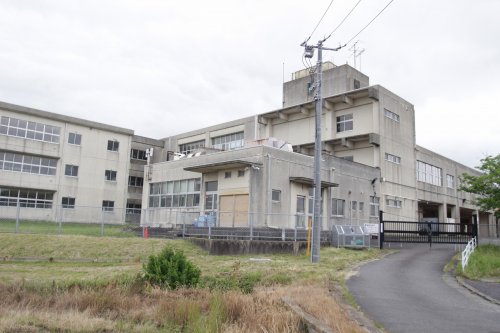 小学校　龍ケ崎市立龍ケ崎西小学校（小学校）まで667m