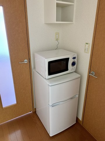 その他　電子レンジ、冷蔵庫つき。