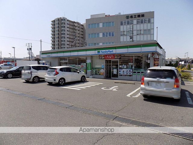 コンビニ　ファミリーマート枇杷島警察署前店（コンビニ）まで867m
