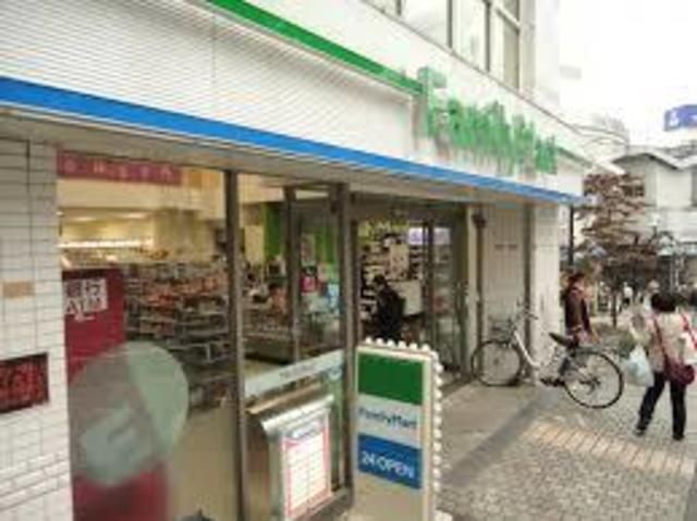 コンビニ　ファミリーマート横須賀追浜店（コンビニ）まで900m