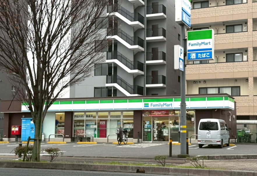 コンビニ　ファミリーマート浦和美園駅前店（コンビニ）まで207m