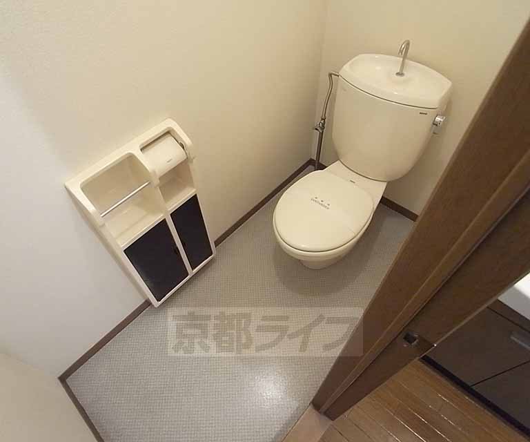 トイレ　トイレ収納も充実