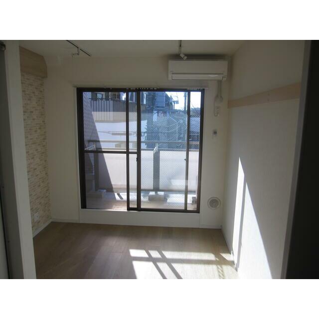 居室・リビング　キッチン側から