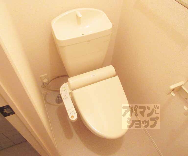 トイレ　ウォシュレット付いています