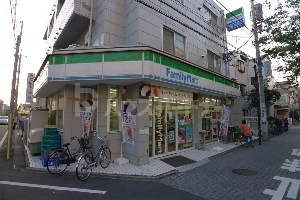 コンビニ　ファミリーマート大谷田3丁目店（コンビニ）まで30m
