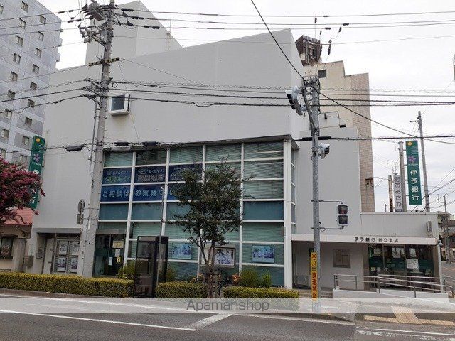 銀行　伊予銀行新立支店様（銀行）まで500m