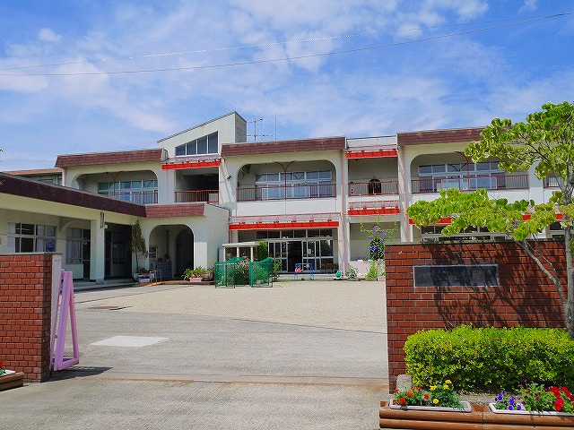 幼稚園・保育園　奈良市立三碓幼稚園（幼稚園・保育園）まで1445m