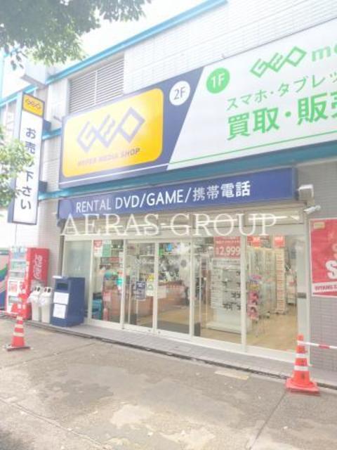 レンタルビデオ　ゲオ西新井店（レンタルビデオ）まで818m