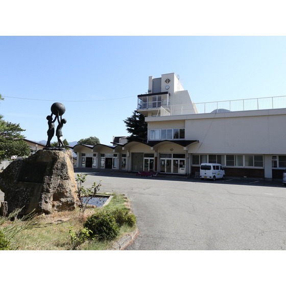 小学校　千曲市立戸倉小学校（小学校）まで1127m