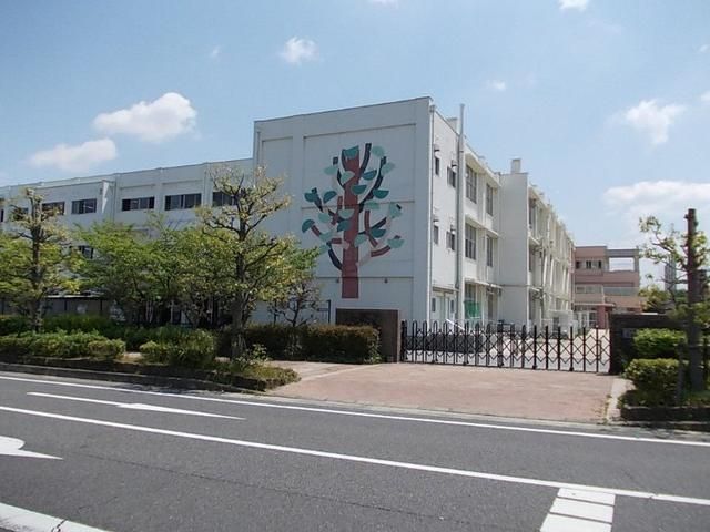 小学校　草津小学校（小学校）まで783m