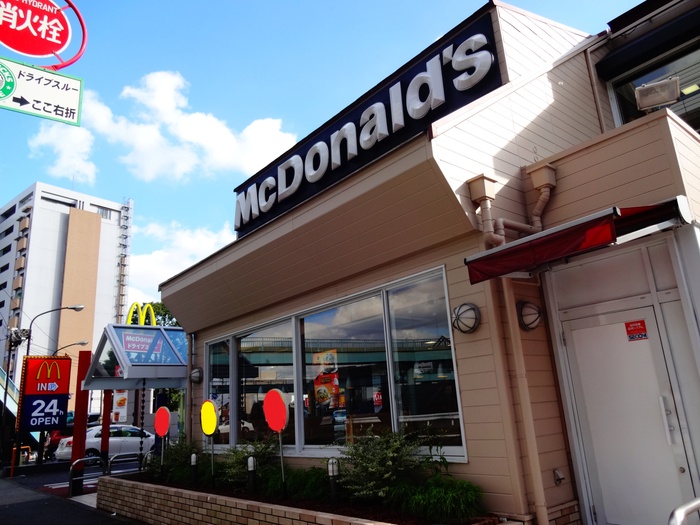 飲食店　マクドナルド用賀インター店（飲食店）まで283m