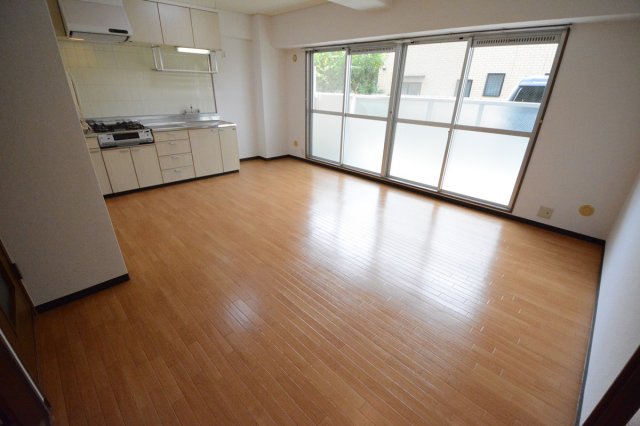 居室・リビング　角部屋住戸で過ごしやすく、おすすめです。
