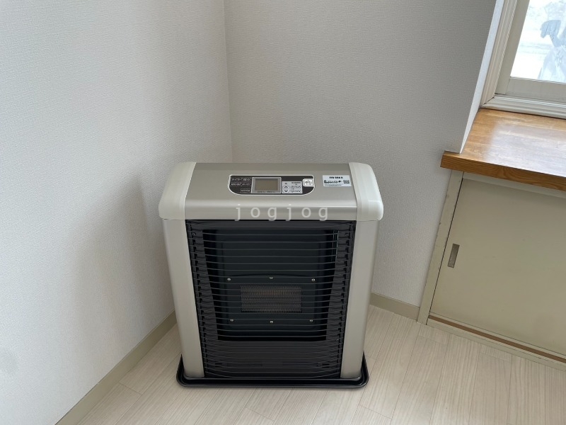 セキュリティ　冬はあったか石油ストーブです。