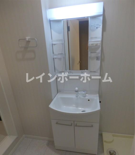 洗面設備　ゆったりとスペースのある洗面所