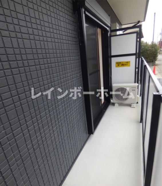 バルコニー　暖かな日差しのふりそそぐバルコニー