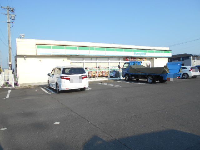 コンビニ　ファミリーマート下西郷店（コンビニ）まで900m