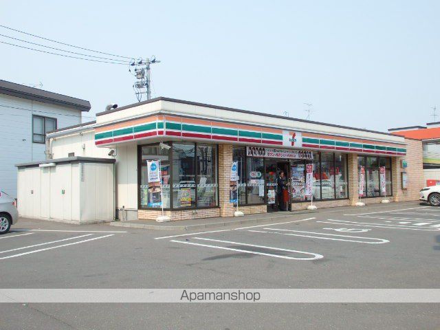 コンビニ　セブンイレブン（コンビニ）まで239m
