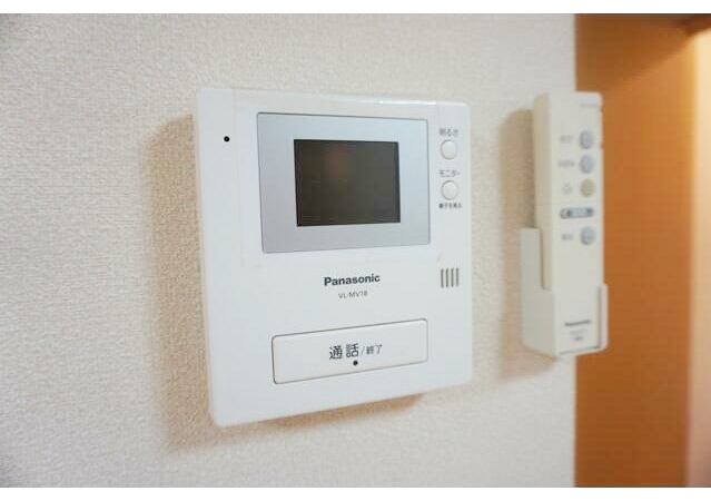 セキュリティ　女性の方でも安心のモニター付きインターホン♪