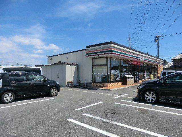 コンビニ　セブンイレブン 安城箕輪町店（コンビニ）まで575m