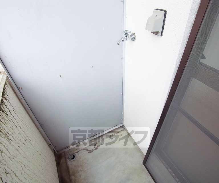 その他設備　ベランダに洗濯機置けます。