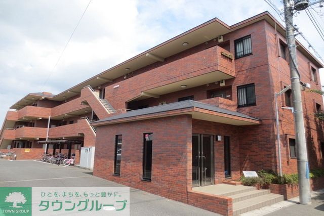 建物外観　レンガ調の落ち着いた外観