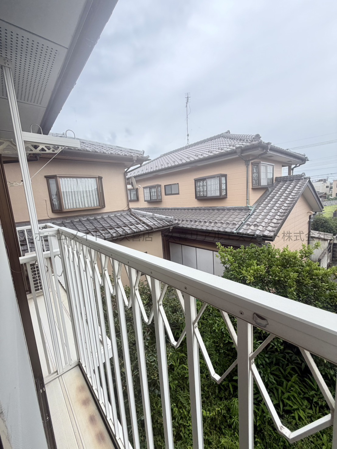 バルコニー　同建物別号室