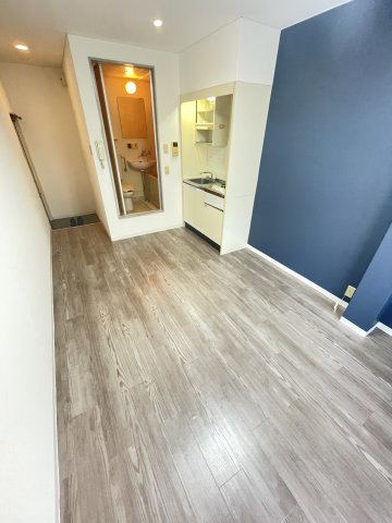 阪急千里線 下新庄駅 徒歩8分 3階建 築38年の居間写真