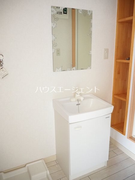 洗面設備　独立洗面台付きでこのお家賃はお得です。※参考画像