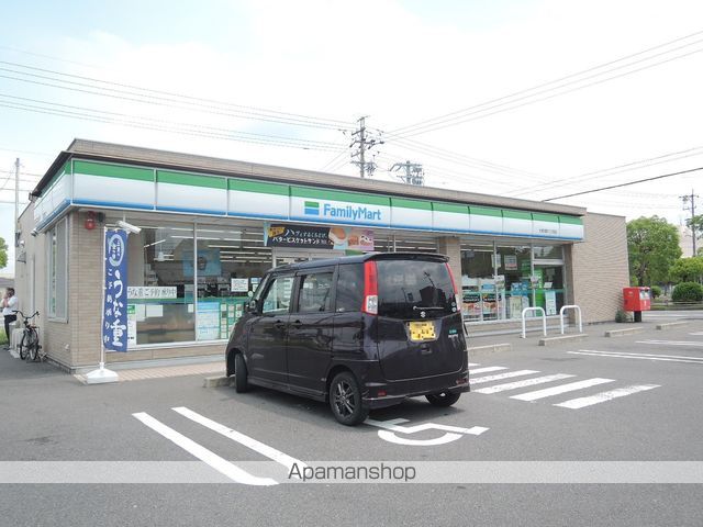 コンビニ　ファミリーマート（コンビニ）まで414m