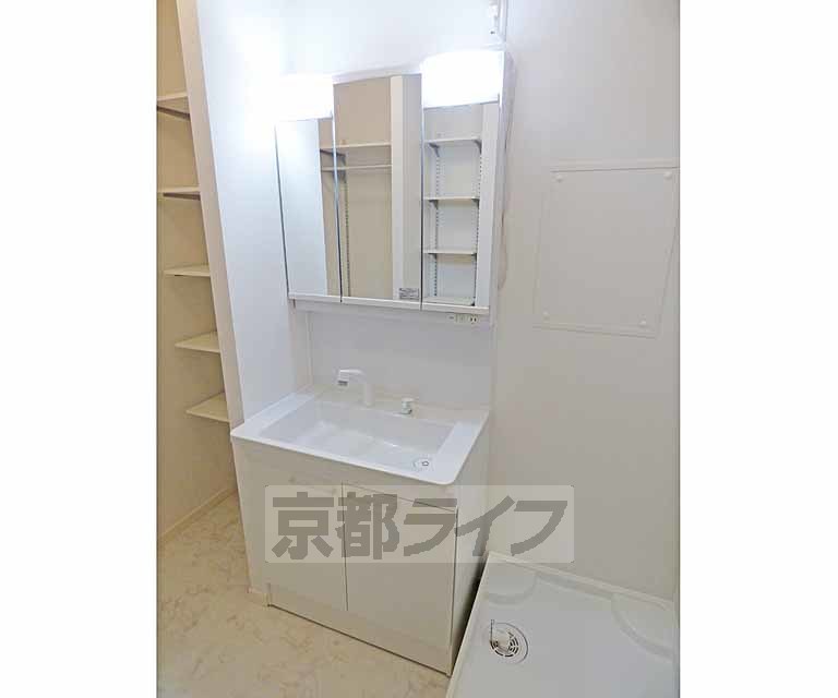 洗面設備　独立洗面台です。