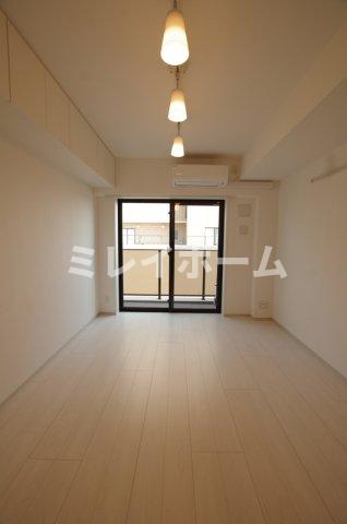 居室・リビング　同建物内、別のお部屋の参考写真になります。