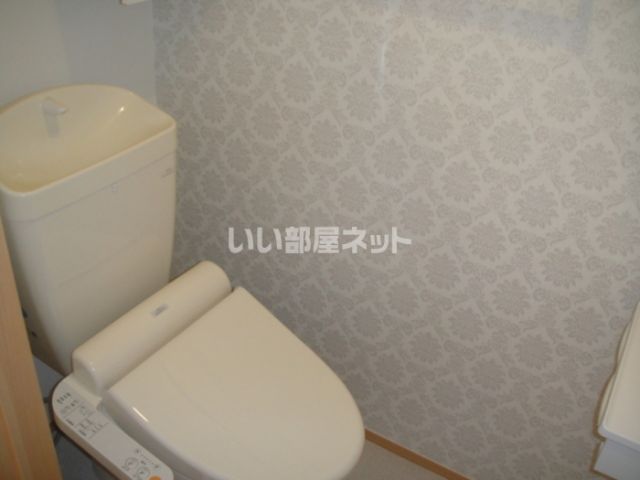 湘南新宿ライン宇須 間々田駅 徒歩5分 2階建 築11年のトイレ写真