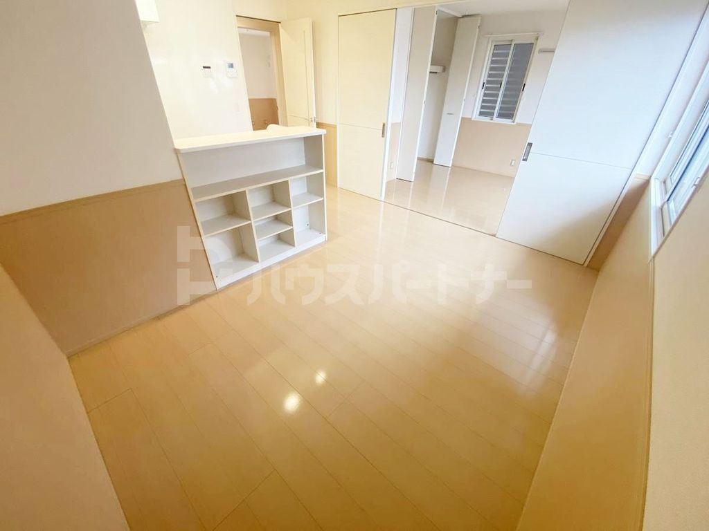 リビングタウン西大宮 IIIの居間写真