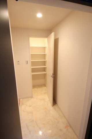 スプランディッド淀屋橋DUEの玄関写真