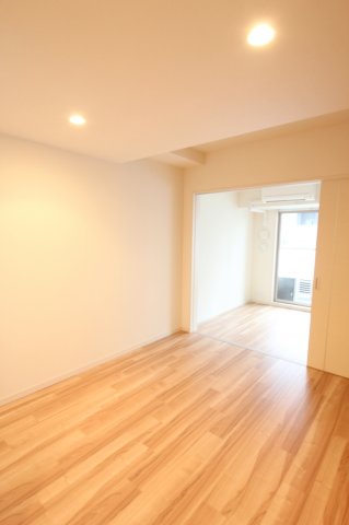 スプランディッド淀屋橋DUEの居間写真