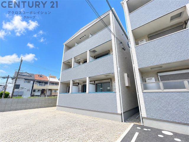 建物外観　オートロック付きで外部からの出入りが簡単に出来ない為安心です