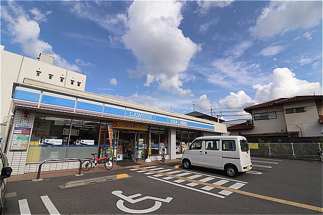 コンビニ　ローソン東大阪川田三丁目店（コンビニ）まで646m