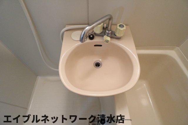 【静岡市清水区三保のアパートの洗面設備】