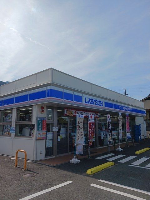 【新居浜市西連寺町のアパートのコンビニ】