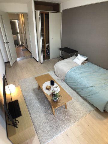 居室・リビング　家具・家電などは展示品です。